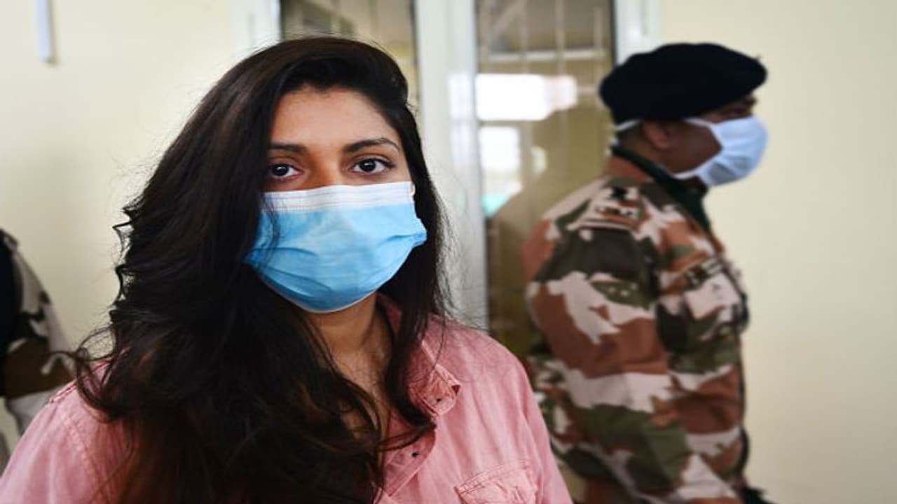 ৪০ জন মানুষের জন্য ৩টি শৌচালয়, রাজধানীর কোয়ারেন্টাইনের অবস্থা তুলে ধরলেন স্পেন ফেরত তরুণী ৪০ জন মানুষের জন্য ৩টি শৌচালয়, রাজধানীর কোয়ারেন্টাইনের অবস্থা তুলে ধরলেন স্পেন ফেরত তরুণী