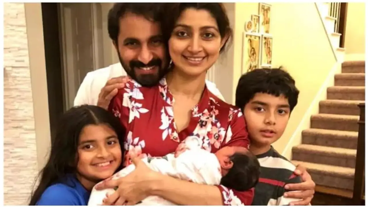 பிறந்து இரண்டு மாதமே ஆன குழந்தை முகத்தை ரசிகர்களுக்கு காட்டிய திவ்யா உன்னி! செம்ம கியூட் பிறந்து இரண்டு மாதமே ஆன குழந்தை முகத்தை ரசிகர்களுக்கு காட்டிய திவ்யா உன்னி! செம்ம கியூட்