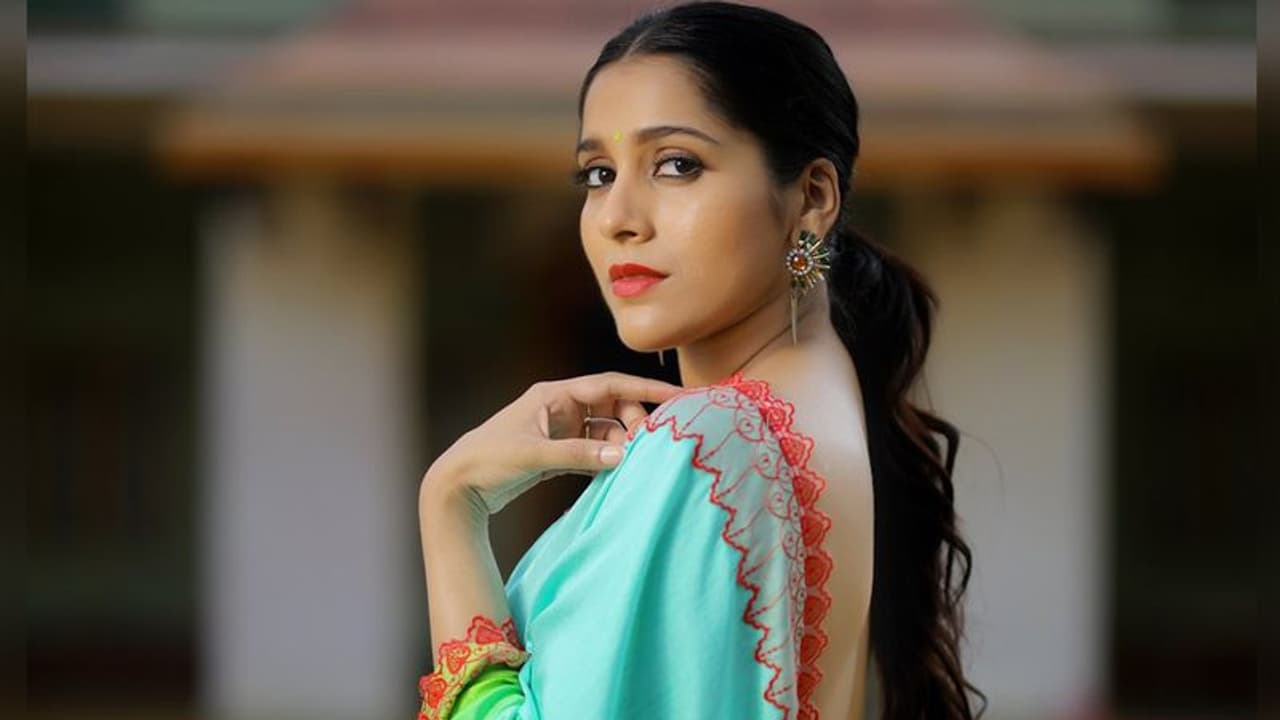 నచ్చకపోతే మూసుకోండి.. లేదంటే సతీసావిత్రి పాత్ర ఇవ్వండి: రష్మీ నచ్చకపోతే మూసుకోండి.. లేదంటే సతీసావిత్రి పాత్ర ఇవ్వండి: రష్మీ