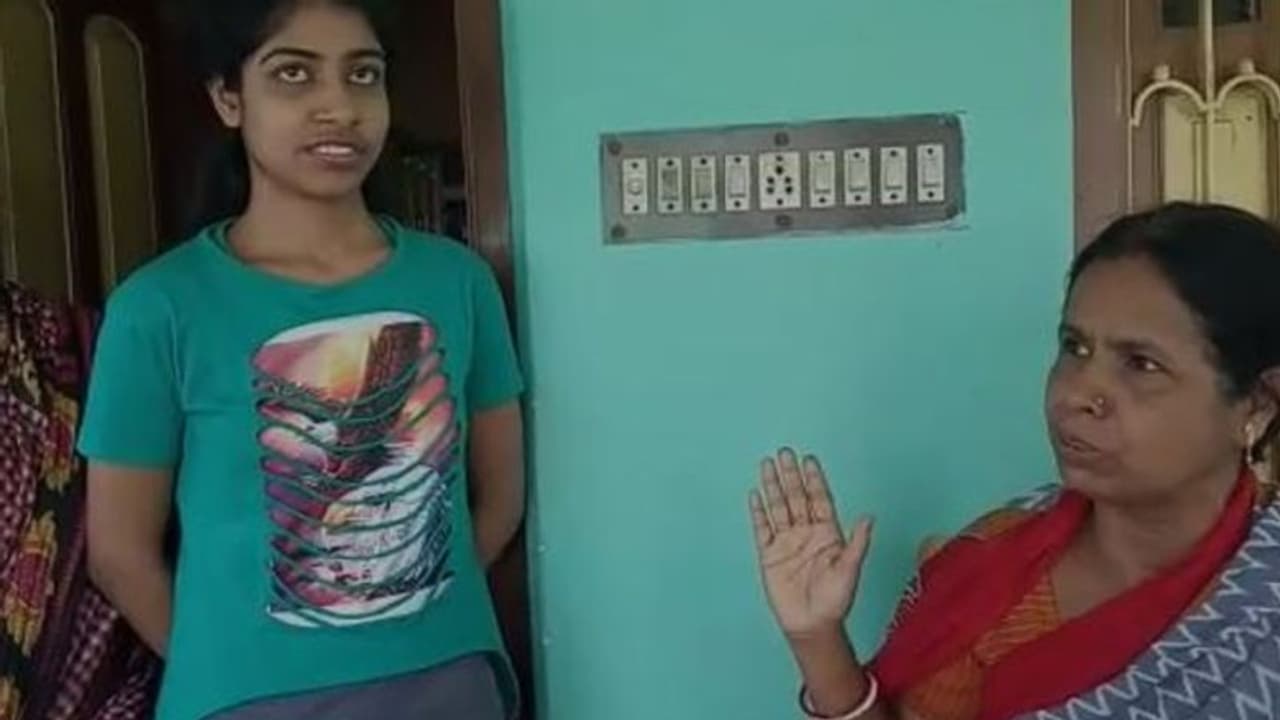 করোনা গুজব, সামাজিক বয়কটের মুখে চিন ফেরত চিকিৎসকের পরিবার করোনা গুজব, সামাজিক বয়কটের মুখে চিন ফেরত চিকিৎসকের পরিবার