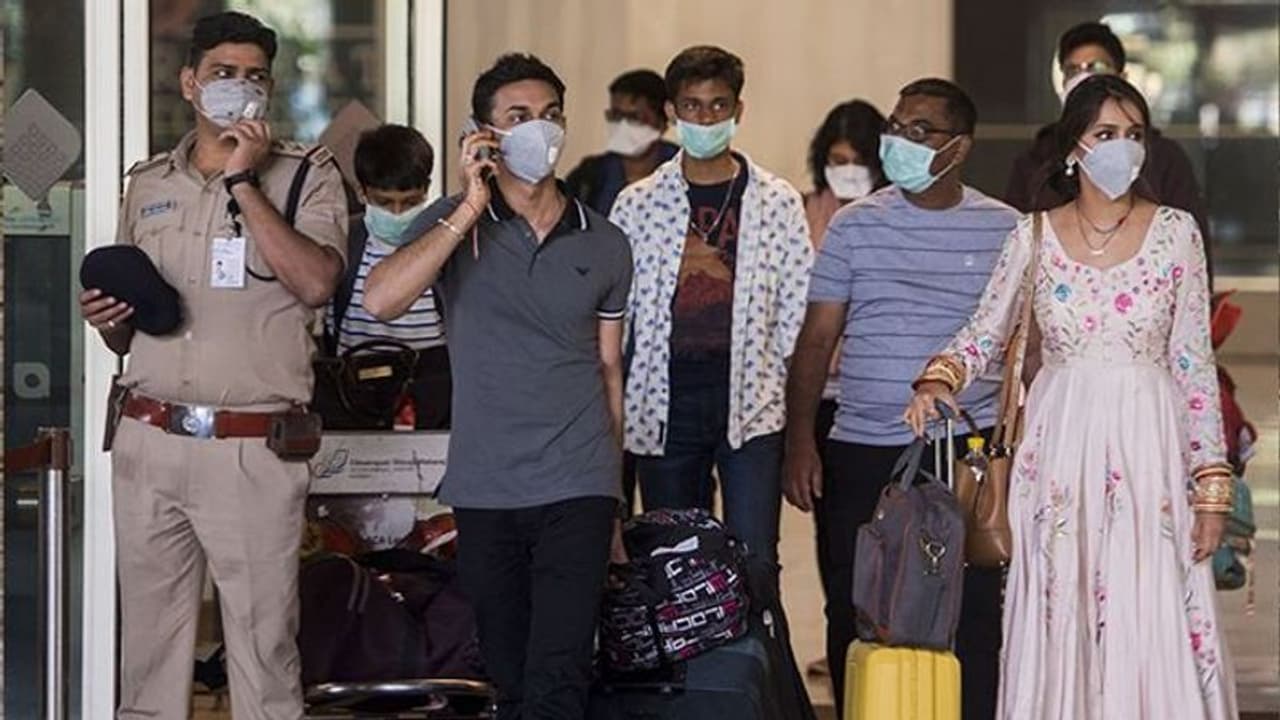 দ্বিতীয় করোনা আক্রান্তও শহরে ঘুরলেন বেপরোয়াভাবে, আতঙ্কে কাঁটা কলকাতাবাসী