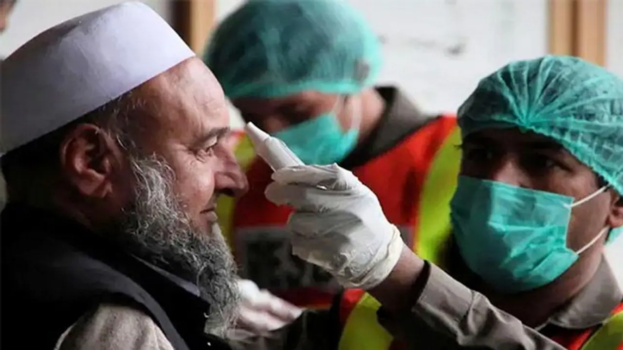 করোনা আতঙ্ক মুর্শিদাবাদে, আরব ফেরত হজ যাত্রীদের বাড়ি বাড়ি পৌঁছল বিশেষ মেডিকেল টিম