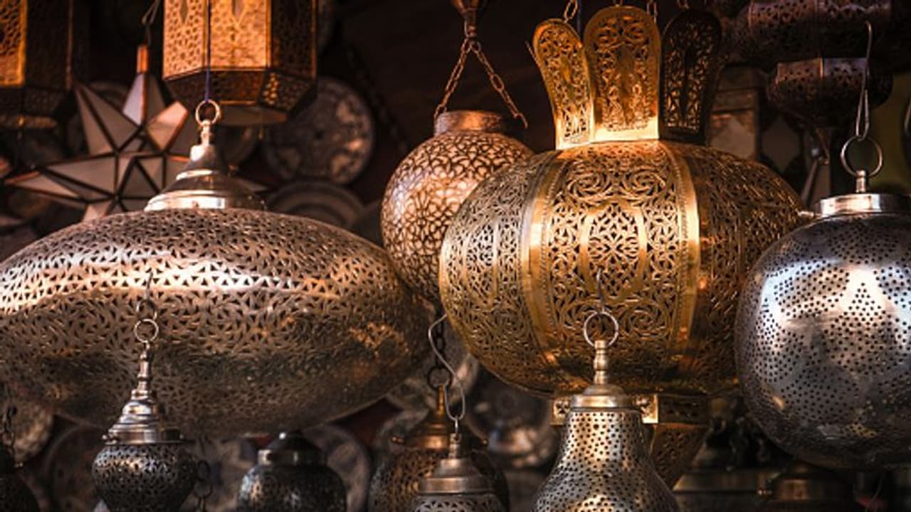 ಔರಂಗಜೇಬ್ ಉಂಗುರ ಇದೆ, ಶಿವಾಜಿ ಓದಿದ್ದ ಪುಸ್ತಕವಿದೆ... ವಂಚಿಸಿದ್ದು ಕೋಟಿ ಕೋಟಿ ಲೆಕ್ಕ! ಔರಂಗಜೇಬ್ ಉಂಗುರ ಇದೆ, ಶಿವಾಜಿ ಓದಿದ್ದ ಪುಸ್ತಕವಿದೆ... ವಂಚಿಸಿದ್ದು ಕೋಟಿ ಕೋಟಿ ಲೆಕ್ಕ!