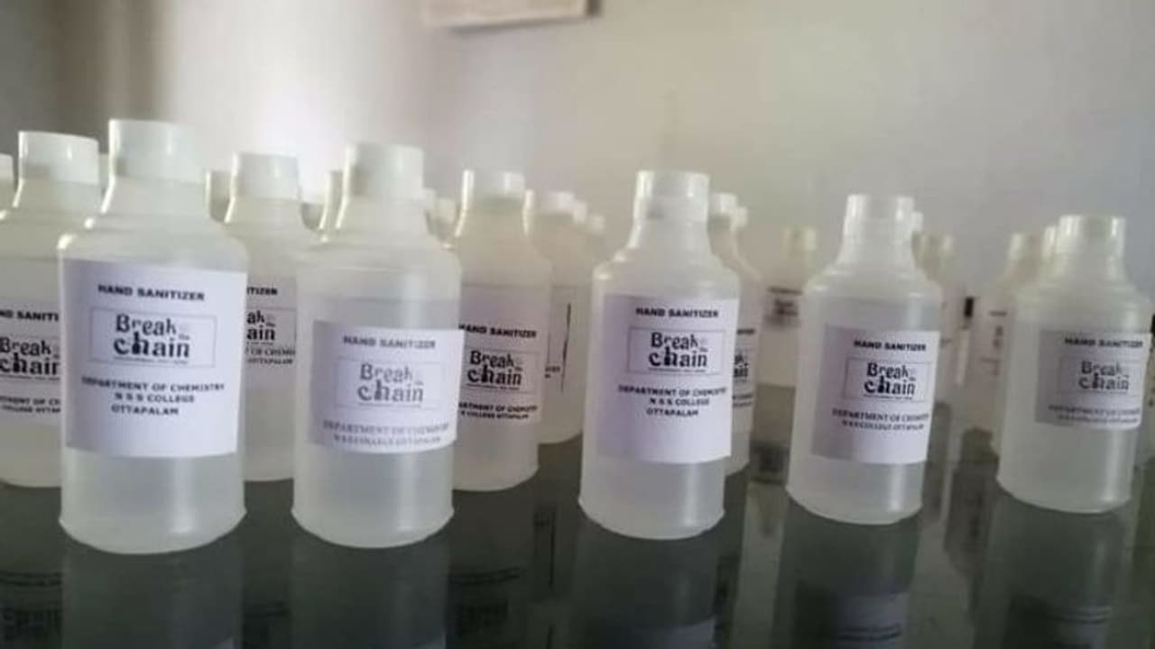 శానిటైజర్ కలిపిన సారా తాగి ఏపీలో ఏడుగురు మృతి శానిటైజర్ కలిపిన సారా తాగి ఏపీలో ఏడుగురు మృతి