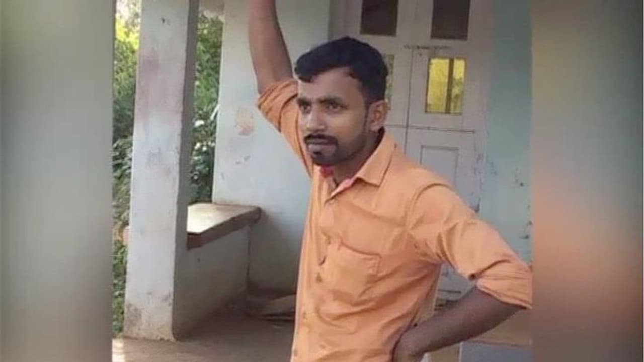 യൂത്ത് ലീഗ് ശാഖാ ജോയിന് സെക്രട്ടറി പാര്ട്ടി ഓഫിസില് കുത്തേറ്റ് മരിച്ചു യൂത്ത് ലീഗ് ശാഖാ ജോയിന് സെക്രട്ടറി പാര്ട്ടി ഓഫിസില് കുത്തേറ്റ് മരിച്ചു