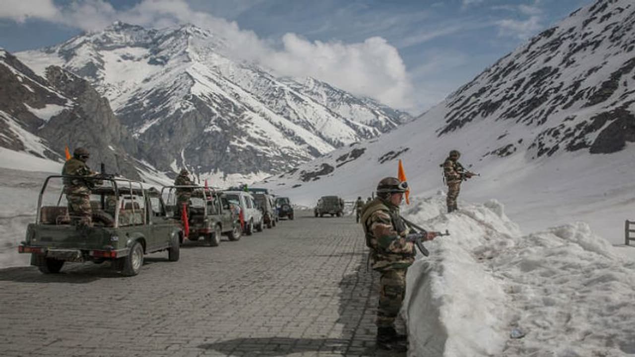 ಭಾರತ ಪಾಕ್ ಲಕ್ಷ್ಮಣ ರೇಖೆಯಲ್ಲಿ ಮಾರಾಮಾರಿ, 5 ಉಗ್ರರು ಫಿನೀಶ್!