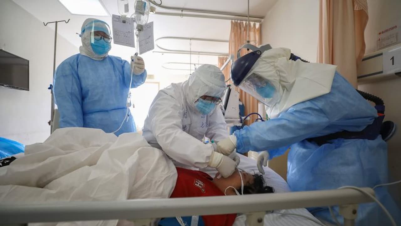 తెలంగాణలో మరో కరోనా కేసు: ఆరుగురికి పాజిటివ్ లక్షణాలు తెలంగాణలో మరో కరోనా కేసు: ఆరుగురికి పాజిటివ్ లక్షణాలు