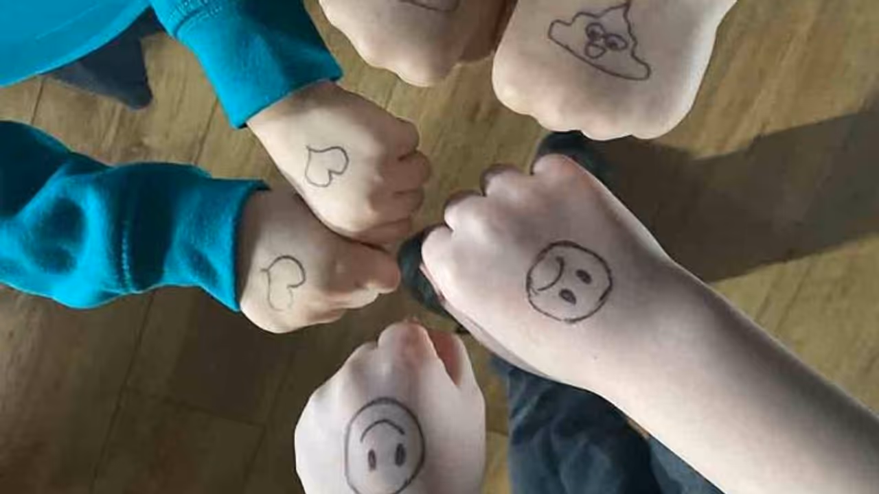 കൊവിഡ് 19: 'സ്മൈലി പോകും വരെ കഴുകൂ'; ഇതൊരു അമ്മയുടെ സൂത്രം!