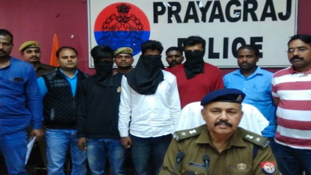 यूनिवर्सिटी के हॉस्टल से हो रही थी असलहों की तस्करी, फेसबुक की फेक आईडी से आते थे कस्टमर यूनिवर्सिटी के हॉस्टल से हो रही थी असलहों की तस्करी, फेसबुक की फेक आईडी से आते थे कस्टमर