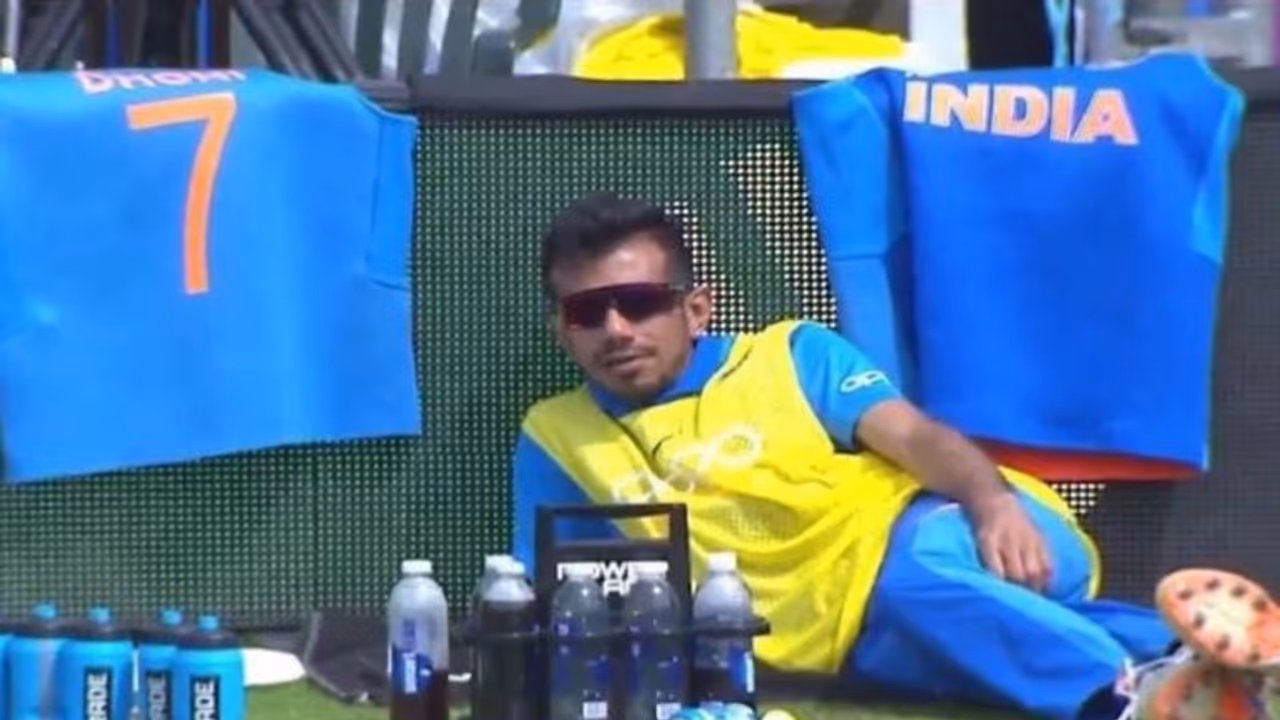 সোশ্যাল মিডিয়ায় সময় কাটাচ্ছেন চাহাল, অনুষ্কা শর্মার ইনস্টাগ্রাম পোস্টে করলেন কমেন্ট সোশ্যাল মিডিয়ায় সময় কাটাচ্ছেন চাহাল, অনুষ্কা শর্মার ইনস্টাগ্রাম পোস্টে করলেন কমেন্ট