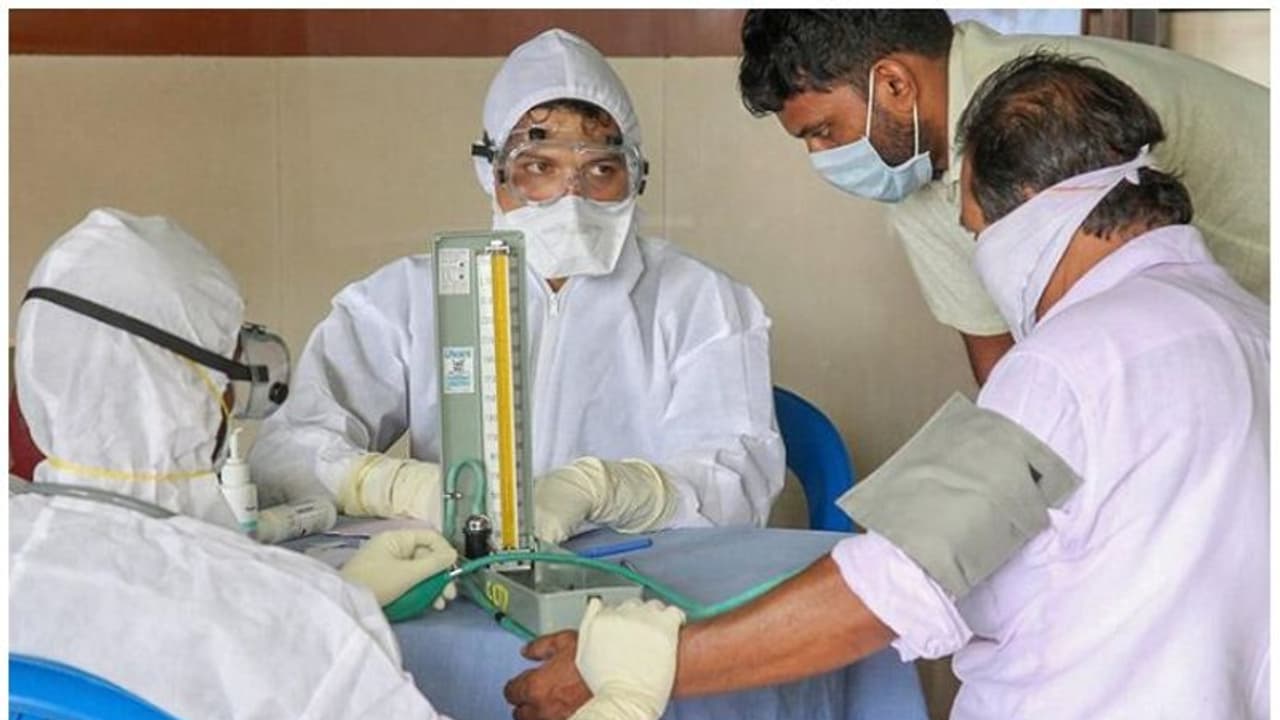 ഡോക്ടർമാർ, നഴ്സുമാർ, ഫാർമസിസ്റ്റുകൾ മഹാമാരികളോട് സധൈര്യം പൊരുതിയിട്ടും കുരുതികൊടുക്കപ്പെടുന്നവർ ഡോക്ടർമാർ, നഴ്സുമാർ, ഫാർമസിസ്റ്റുകൾ മഹാമാരികളോട് സധൈര്യം പൊരുതിയിട്ടും കുരുതികൊടുക്കപ്പെടുന്നവർ