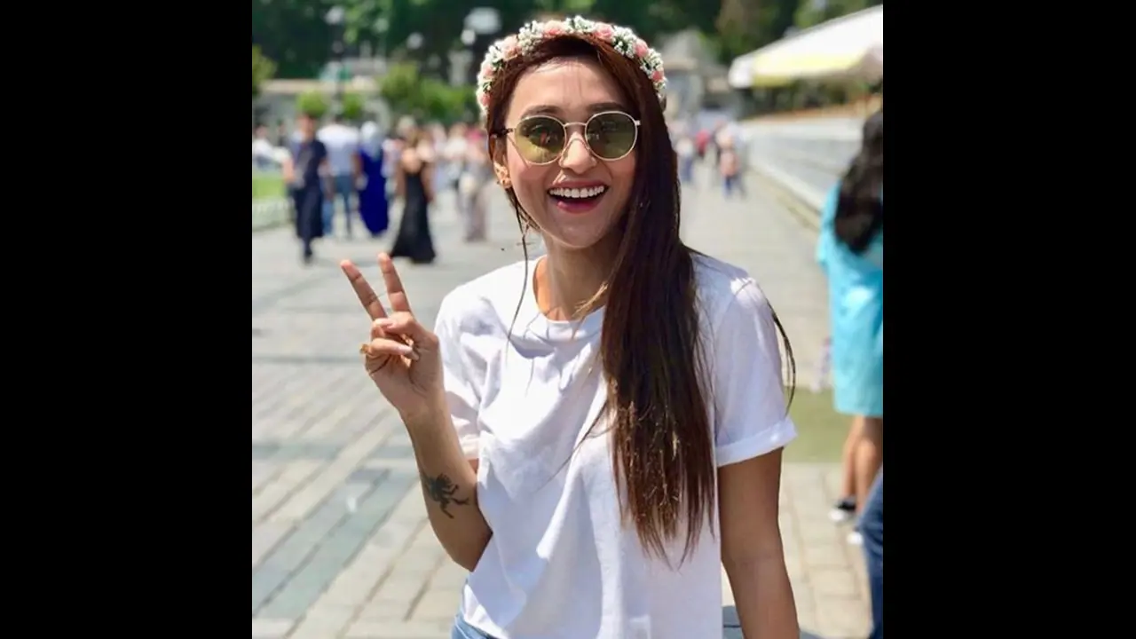 লকডাউনে মিমি পৌঁছে গেলেন জলপাইগুড়ি, সঙ্গে নিলেন ভক্তদেরও লকডাউনে মিমি পৌঁছে গেলেন জলপাইগুড়ি, সঙ্গে নিলেন ভক্তদেরও