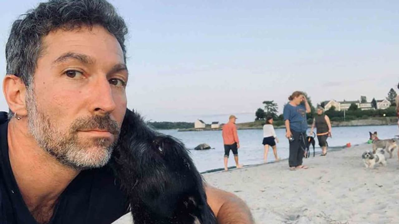 'അവര്ക്ക് ജോലിയില്ല, പണമില്ല, അവരെങ്ങനെ വാടക നല്കും?' ഒരുമാസത്തെ വാടക വേണ്ടെന്ന് ഭൂവുടമ 'അവര്ക്ക് ജോലിയില്ല, പണമില്ല, അവരെങ്ങനെ വാടക നല്കും?' ഒരുമാസത്തെ വാടക വേണ്ടെന്ന് ഭൂവുടമ