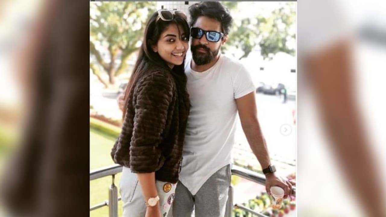 সাইকেলে চলছে দেবলীনা গৌরবের 'কোভিড ডেট', ভিক্টোরিয়ার সামনে সেলফি তুলে ভাইরাল টলি জুটি সাইকেলে চলছে দেবলীনা গৌরবের 'কোভিড ডেট', ভিক্টোরিয়ার সামনে সেলফি তুলে ভাইরাল টলি জুটি