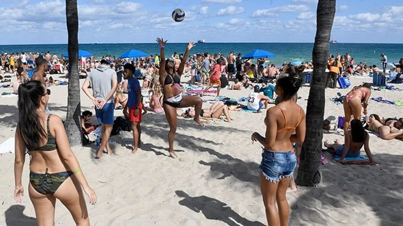 মায়ামিতে উদ্দাম বিচপার্টি মার্কিন পড়ুয়াদের, করোনা আতঙ্ক আর ট্রাম্পের রক্তচক্ষু উপেক্ষা মায়ামিতে উদ্দাম বিচপার্টি মার্কিন পড়ুয়াদের, করোনা আতঙ্ক আর ট্রাম্পের রক্তচক্ষু উপেক্ষা