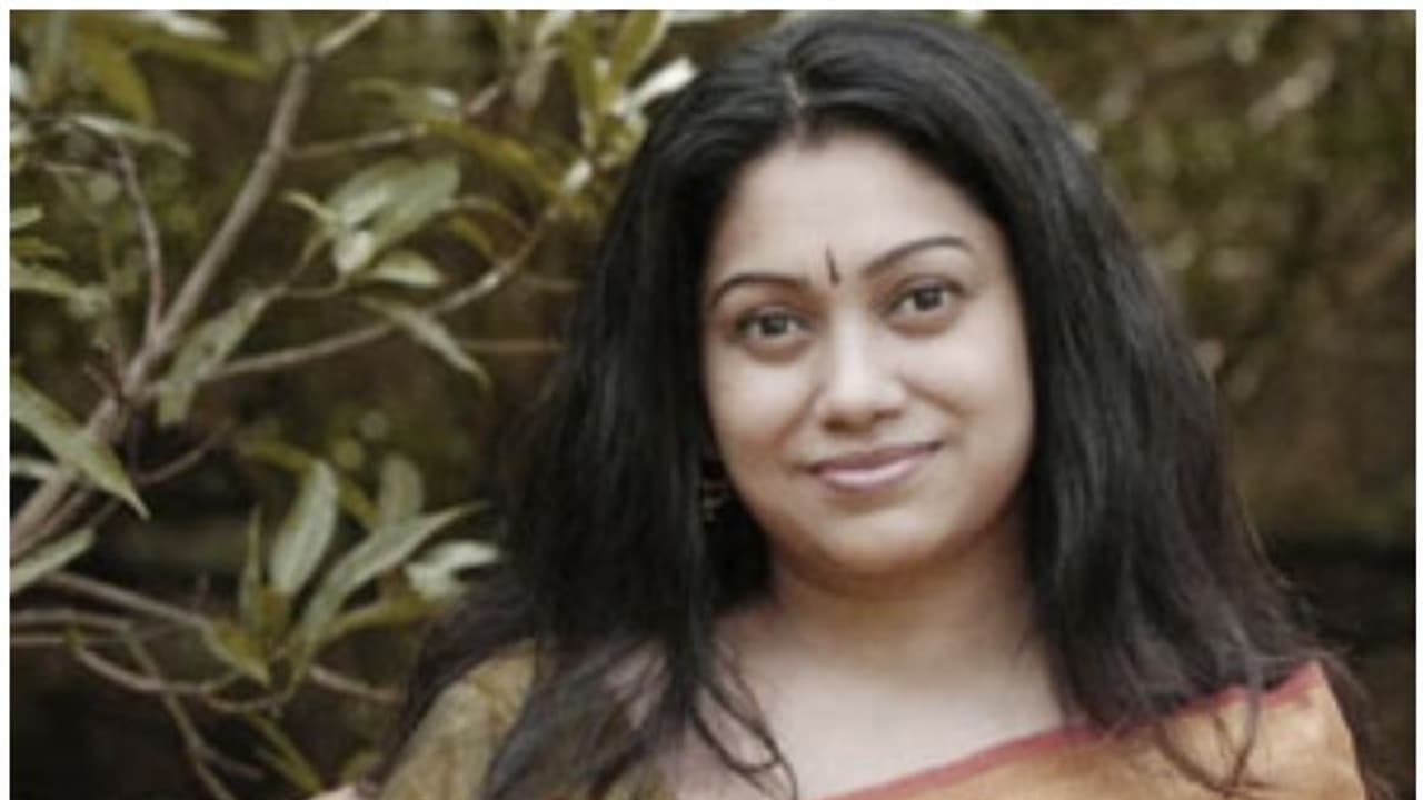 അഞ്ജലി മേനോന്റെ പേരില് വ്യാജ പ്രൊഫൈല്, പ്രതി അറസ്റ്റില് അഞ്ജലി മേനോന്റെ പേരില് വ്യാജ പ്രൊഫൈല്, പ്രതി അറസ്റ്റില്