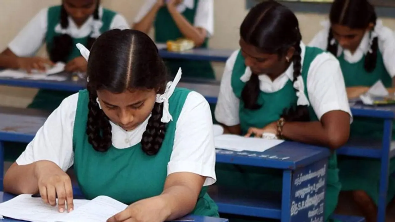 10 ம் வகுப்பு பொதுத்தேர்வு தள்ளிப்போகிறது..? தீவிர ஆலோசனையில் பள்ளிக் கல்வித்துறை..! 10 ம் வகுப்பு பொதுத்தேர்வு தள்ளிப்போகிறது..? தீவிர ஆலோசனையில் பள்ளிக் கல்வித்துறை..!