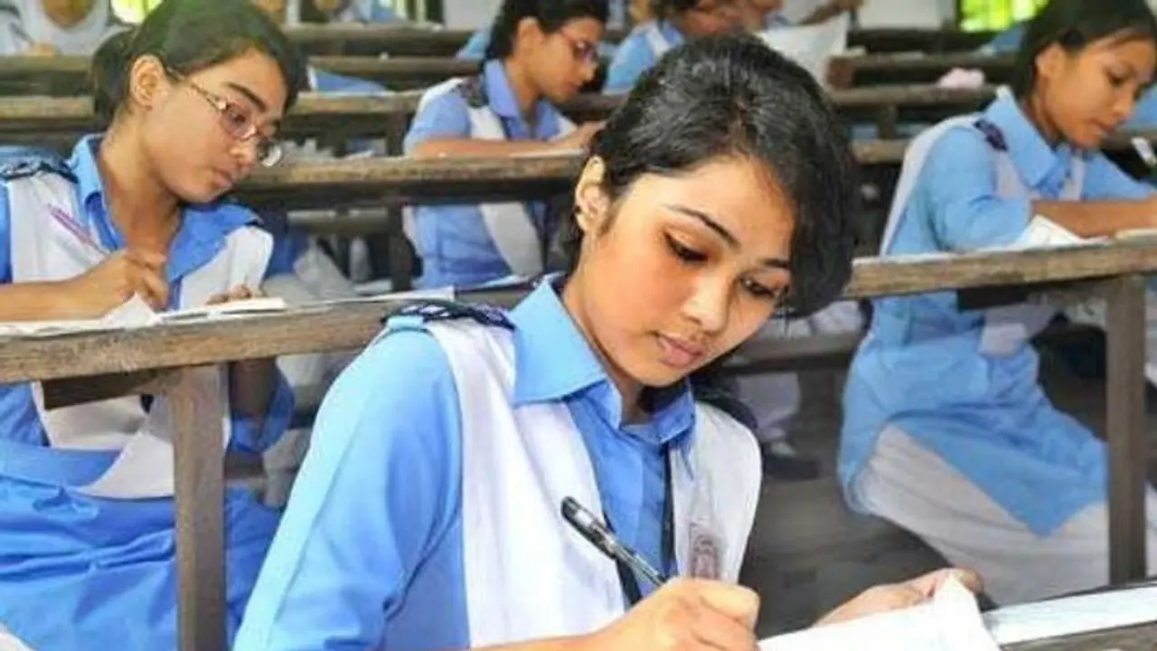 লকডাউন মিটলে তবেই মাধ্যমিকের ফল, ইঙ্গিত দিল রাজ্য স্কুল শিক্ষা দফতর লকডাউন মিটলে তবেই মাধ্যমিকের ফল, ইঙ্গিত দিল রাজ্য স্কুল শিক্ষা দফতর