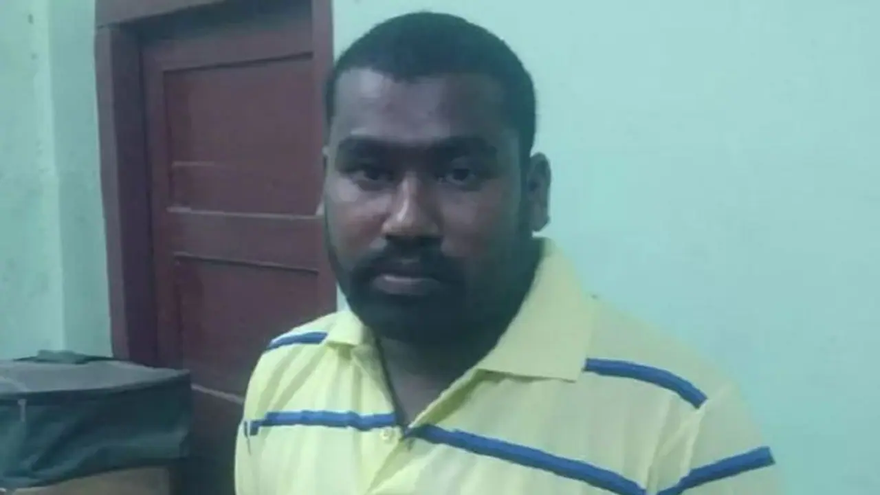 யூடியூபில் வீடியோ மூலம் கல்லூரி மாணவிக்கு பிரசவம் பார்த்த காதலன்.. குழந்தை உயிரிழப்பு... மாணவி கவலைக்கிடம்..! யூடியூபில் வீடியோ மூலம் கல்லூரி மாணவிக்கு பிரசவம் பார்த்த காதலன்.. குழந்தை உயிரிழப்பு... மாணவி கவலைக்கிடம்..!