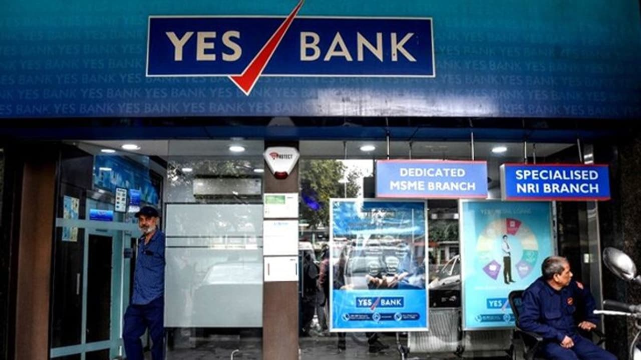 നാലാം പാദത്തിൽ യെസ് ബാങ്ക് 4,000 കോടിയിൽ ഏറെ നഷ്ടം രേഖപ്പെടുത്തിയേക്കുമെന്ന് റിപ്പോർട്ടുകൾ നാലാം പാദത്തിൽ യെസ് ബാങ്ക് 4,000 കോടിയിൽ ഏറെ നഷ്ടം രേഖപ്പെടുത്തിയേക്കുമെന്ന് റിപ്പോർട്ടുകൾ