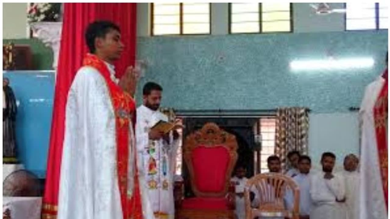 പാലാ രൂപതയിൽ ജനപങ്കാളിത്തത്തോടെ കുർബാന ഉണ്ടാവില്ല; വിശ്വാസികൾക്കായി കുർബാനയുടെ തത്സമയ സംപ്രേഷണം പാലാ രൂപതയിൽ ജനപങ്കാളിത്തത്തോടെ കുർബാന ഉണ്ടാവില്ല; വിശ്വാസികൾക്കായി കുർബാനയുടെ തത്സമയ സംപ്രേഷണം