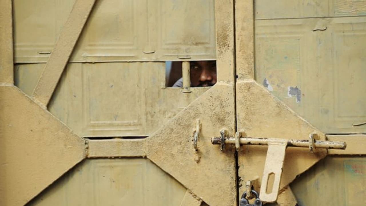 മഹാരാഷ്ട്ര ആർതർ റോഡ് സെൻട്രൽ ജയിലിൽ കൂടുതൽ തടവുകാർക്ക് കൊവിഡ് സ്ഥിരീകരിച്ചു മഹാരാഷ്ട്ര ആർതർ റോഡ് സെൻട്രൽ ജയിലിൽ കൂടുതൽ തടവുകാർക്ക് കൊവിഡ് സ്ഥിരീകരിച്ചു