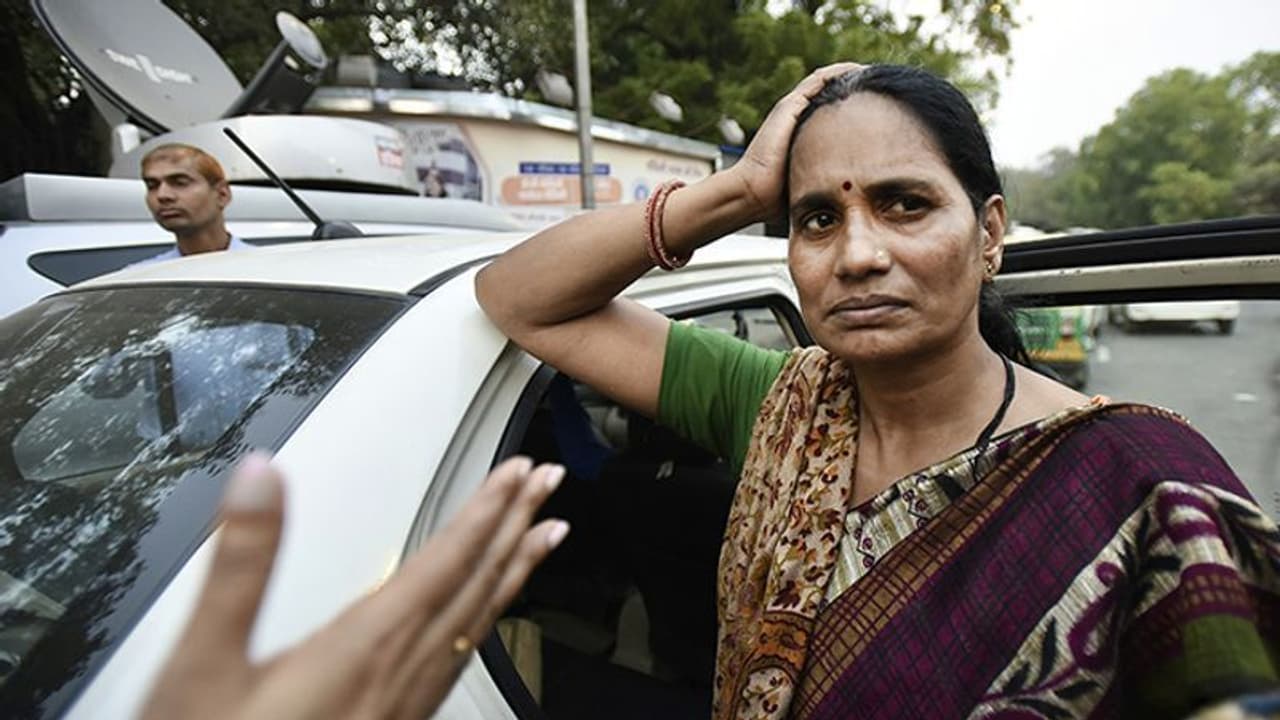 'মুখ্যমন্ত্রী হওয়ার যোগ্য নন', নদিয়া ধর্ষণকাণ্ডে মমতার মন্তব্যে ক্ষুব্ধ নির্ভয়ার মা 'মুখ্যমন্ত্রী হওয়ার যোগ্য নন', নদিয়া ধর্ষণকাণ্ডে মমতার মন্তব্যে ক্ষুব্ধ নির্ভয়ার মা