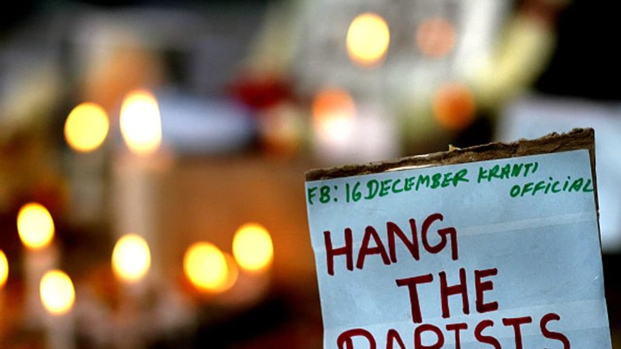 మహిళలపై వరుస అత్యాచారాలు, హత్యలు: చైన్ కిల్లర్ కు మరణశిక్ష మహిళలపై వరుస అత్యాచారాలు, హత్యలు: చైన్ కిల్లర్ కు మరణశిక్ష