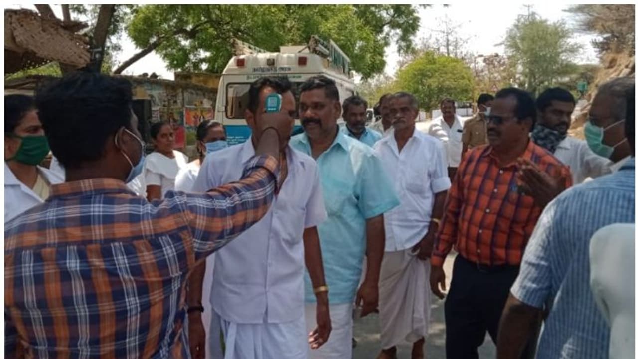 കൊവിഡ് 19: ഇടുക്കി തേനി അതിര്‍ത്തിയില്‍ കനത്ത ജാഗ്രത, ചരക്ക് വാഹനങ്ങള്‍‌ക്ക് ഉള്‍പ്പെടെ നിയന്ത്രണം