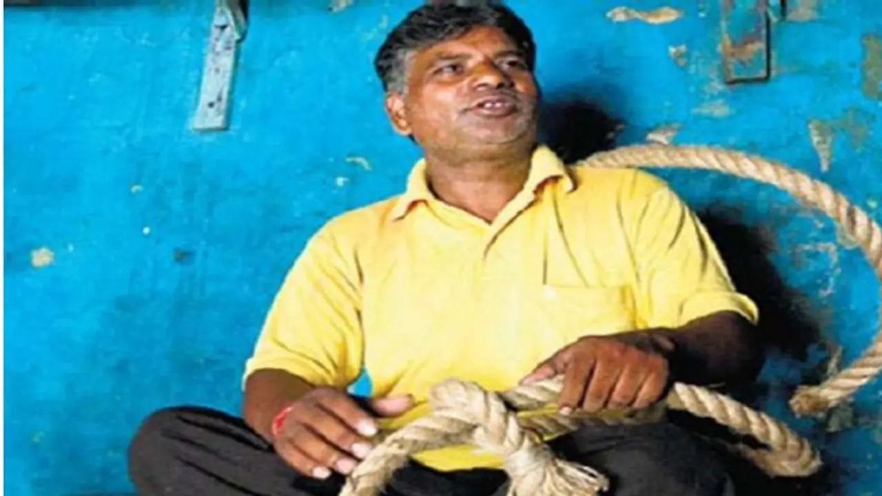 నిర్భయ దోషులను ఉరి తీసిన తర్వాత తలారీ పవన్ స్పందన ఇదీ... నిర్భయ దోషులను ఉరి తీసిన తర్వాత తలారీ పవన్ స్పందన ఇదీ...