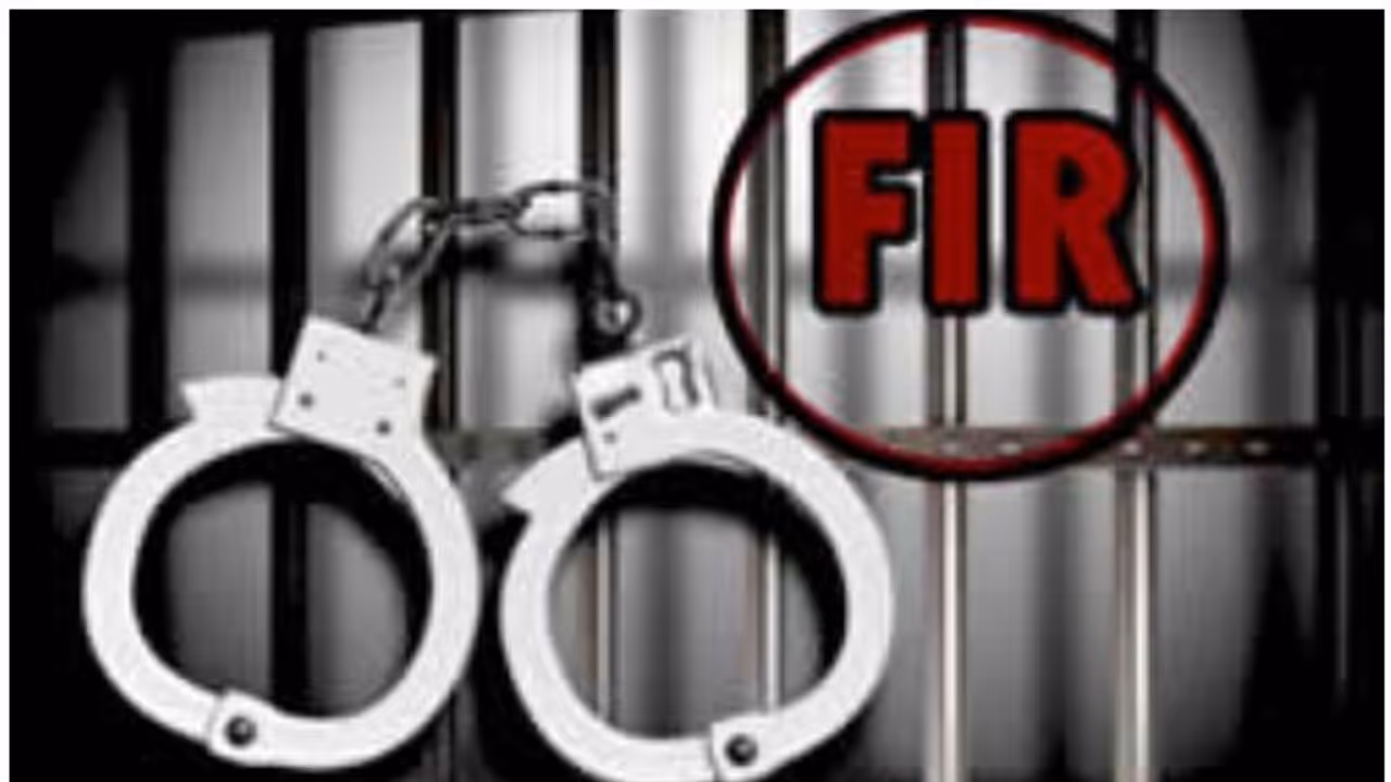 കൊവിഡ്: പ്രതിരോധ നിർദ്ദേശം അവഗണിച്ച് ഗൃഹപ്രവേശനാഘോഷം; ഗൃഹനാഥനെതിരെ കേസ് കൊവിഡ്: പ്രതിരോധ നിർദ്ദേശം അവഗണിച്ച് ഗൃഹപ്രവേശനാഘോഷം; ഗൃഹനാഥനെതിരെ കേസ്