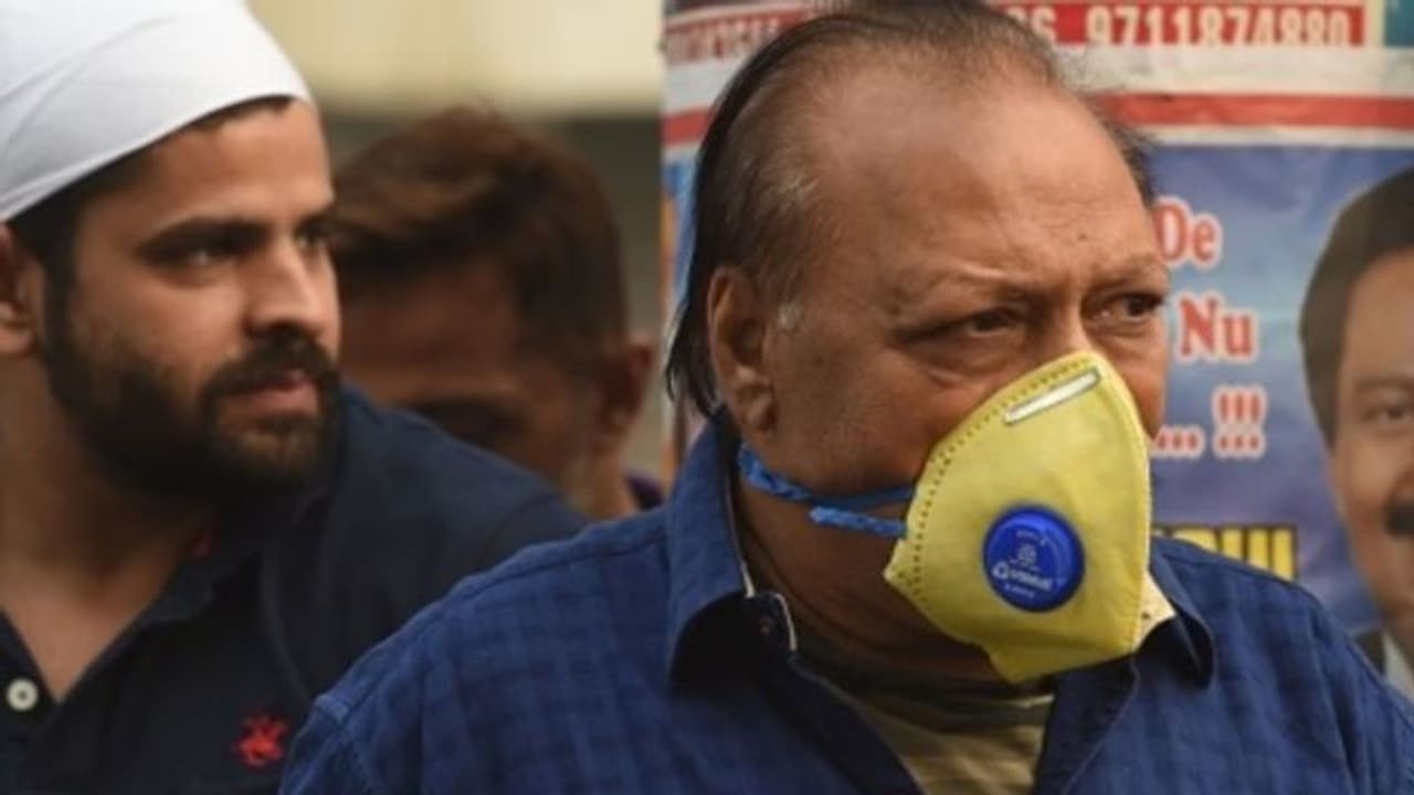 কী করে করোনার হাত থেকে রক্ষা করবেন আপনার বাড়ির বয়স্ক সদস্যদের, রইল তারই টিপস কী করে করোনার হাত থেকে রক্ষা করবেন আপনার বাড়ির বয়স্ক সদস্যদের, রইল তারই টিপস