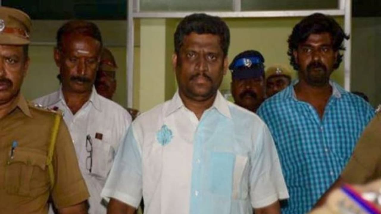 கொரோனா வைரஸ் பற்றி வதந்தி வீடியோ... ஹீலர் பாஸ்கருக்குக் காப்பு போட்ட போலீஸ்!