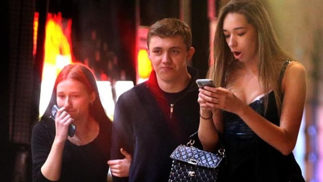 'ഒരു വശത്ത് ആളുകള്‍ മരിക്കുന്നു, മറുവശത്ത് ആഘോഷങ്ങളോടെ പബ്ബും ബാറും'