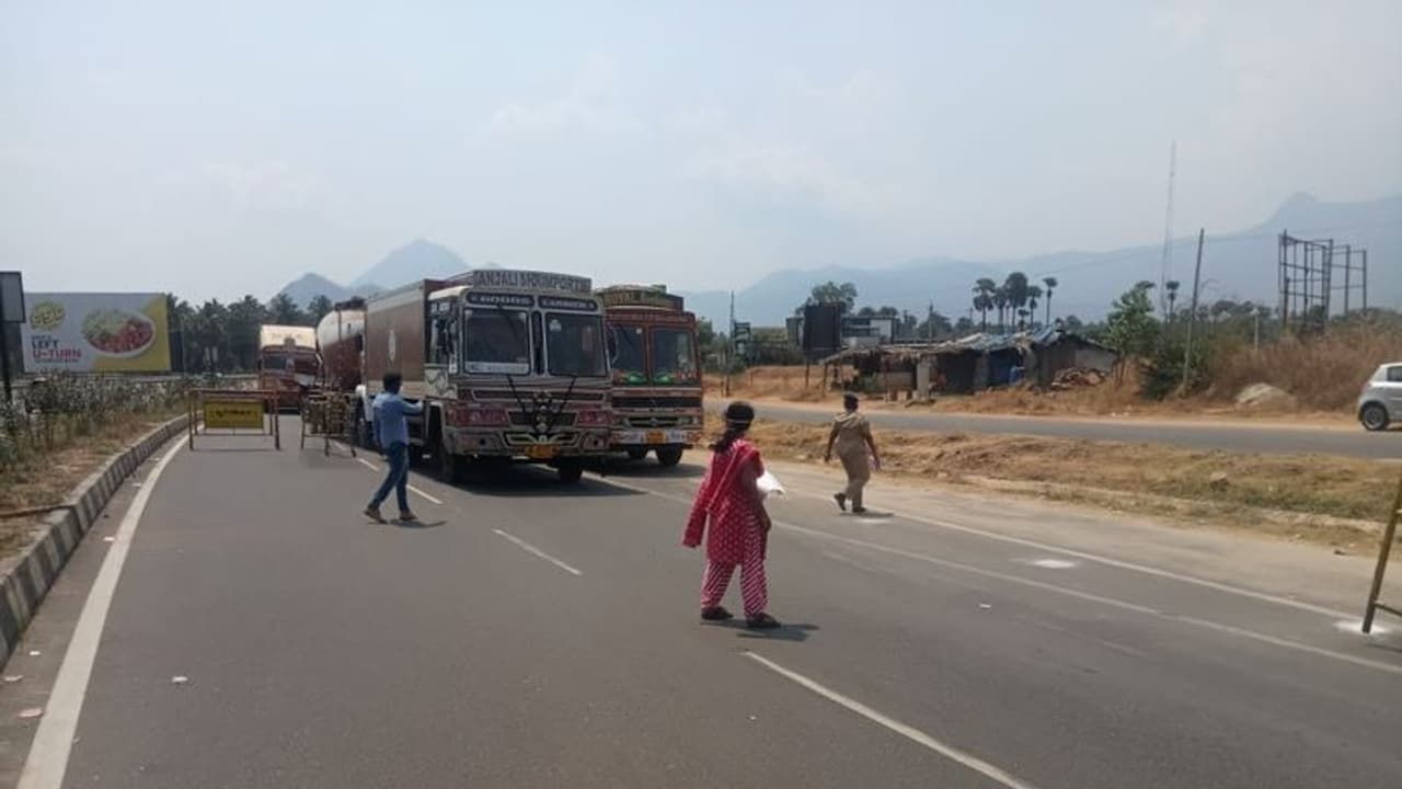 அனைத்து மாநில எல்லைகளையும் மூடுங்கள்..! மத்திய அரசு அதிரடி உத்தரவு..! அனைத்து மாநில எல்லைகளையும் மூடுங்கள்..! மத்திய அரசு அதிரடி உத்தரவு..!