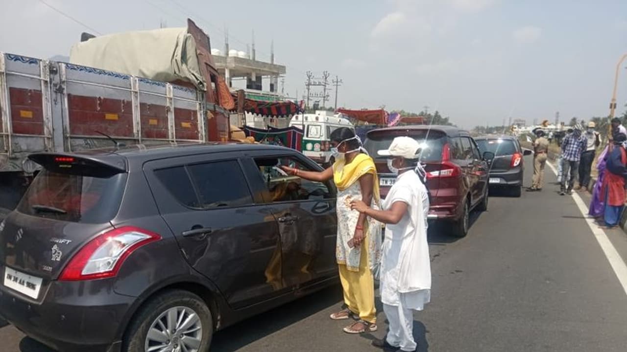 'ചെക്ക്പോസ്റ്റിൽ വിളിക്കാതെ പോയി കൊവിഡ് വാങ്ങിയാൽ ഹീറോയല്ല, സീറോ ആകും'; ഒരു ഡോക്ടറുടെ കുറിപ്പ്