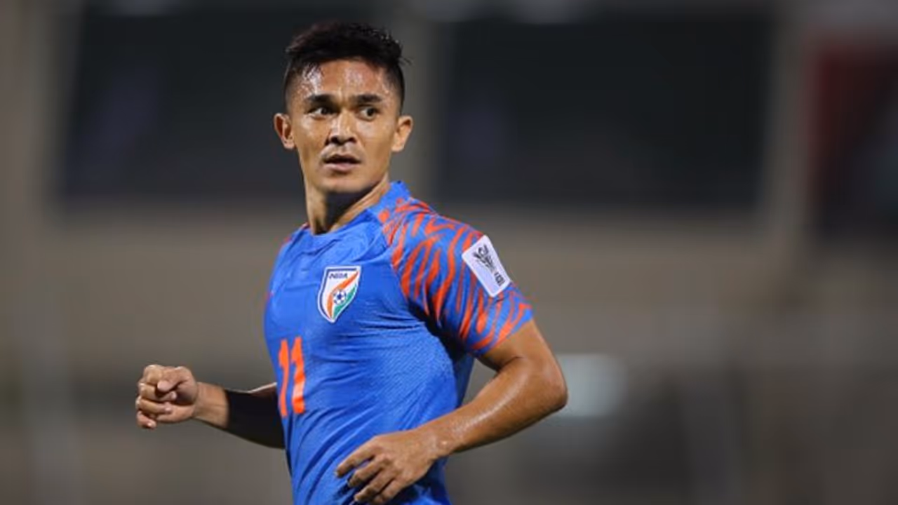 Sunil Chhetri picks his favourite IPL team; talks about how he can beat Cristiano Ronaldo, Lionel Messi Sunil Chhetri picks his favourite IPL team; talks about how he can beat Cristiano Ronaldo, Lionel Messi