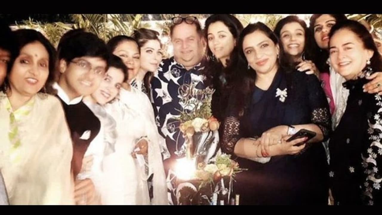 পার্টিতে করোনা আক্রান্ত কণিকার সঙ্গে ছেলেকে নিয়ে ছিলেন বসুন্ধরা, আতঙ্কে স্বেচ্ছাবন্দি, তোপ ডেরেকের পার্টিতে করোনা আক্রান্ত কণিকার সঙ্গে ছেলেকে নিয়ে ছিলেন বসুন্ধরা, আতঙ্কে স্বেচ্ছাবন্দি, তোপ ডেরেকের