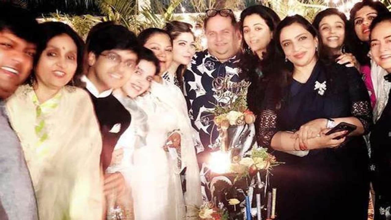 యూకే ప్రయాణం దాచి, పార్టీలో కేరింతలు: కనికాపై యూపీ సర్కార్ సీరియస్ యూకే ప్రయాణం దాచి, పార్టీలో కేరింతలు: కనికాపై యూపీ సర్కార్ సీరియస్