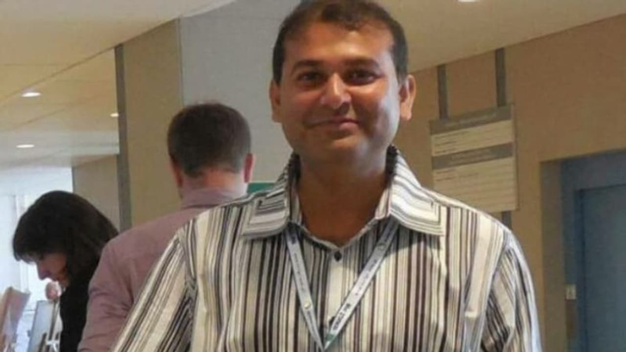 হোটেল থেকে 'উধাও' মিশর ফেরত অধ্যাপক, করোনা আতঙ্ক রায়গঞ্জে হোটেল থেকে 'উধাও' মিশর ফেরত অধ্যাপক, করোনা আতঙ্ক রায়গঞ্জে