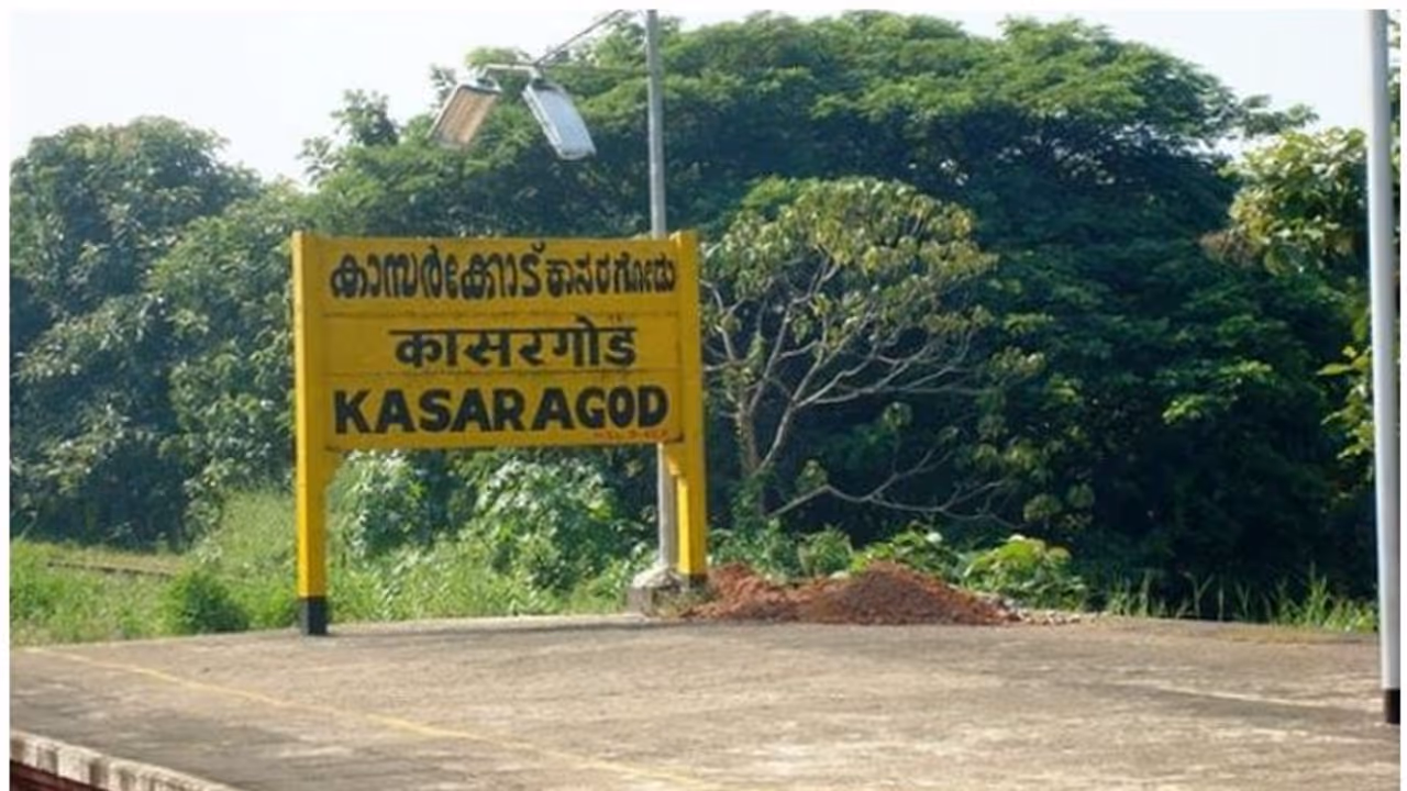 കൊവിഡ് 19: കാസര്കോട് സ്ഥിതി അതീവ ഗുരുതരം; കര്ശന നിയന്ത്രണങ്ങള് ലംഘിച്ചാല് കടുത്ത നടപടി കൊവിഡ് 19: കാസര്കോട് സ്ഥിതി അതീവ ഗുരുതരം; കര്ശന നിയന്ത്രണങ്ങള് ലംഘിച്ചാല് കടുത്ത നടപടി