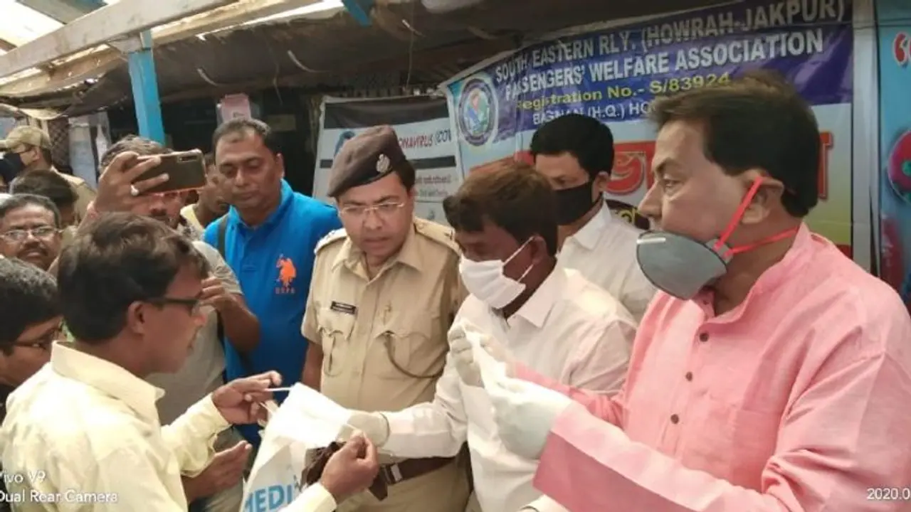 'প্রধানমন্ত্রী নয়, মুখ্যমন্ত্রীর নির্দেশ মেনে চলুন', তৃণমূল বিধায়কের করোনা মন্তব্যে বিতর্ক তুঙ্গে 'প্রধানমন্ত্রী নয়, মুখ্যমন্ত্রীর নির্দেশ মেনে চলুন', তৃণমূল বিধায়কের করোনা মন্তব্যে বিতর্ক তুঙ্গে