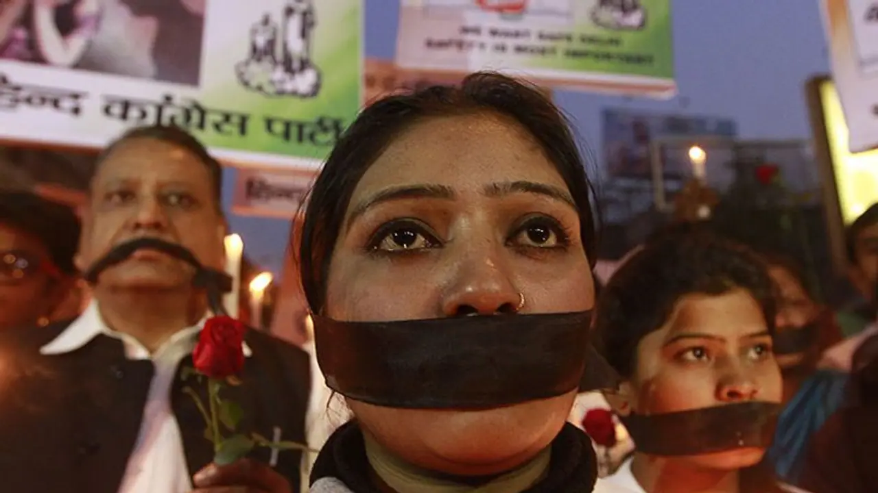 একসঙ্গেই দাহ বিনয় পবনের, অবুঝ মা কে জোর করে কাঁদাল প্রতিবেশীরা একসঙ্গেই দাহ বিনয় পবনের, অবুঝ মা কে জোর করে কাঁদাল প্রতিবেশীরা