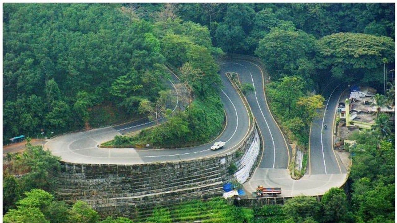 അതിർത്തികൾ അടയുന്നു, വയനാട്ടിൽ ദീർഘദൂര സർവീസ് ഇന്നും നിലച്ചു അതിർത്തികൾ അടയുന്നു, വയനാട്ടിൽ ദീർഘദൂര സർവീസ് ഇന്നും നിലച്ചു