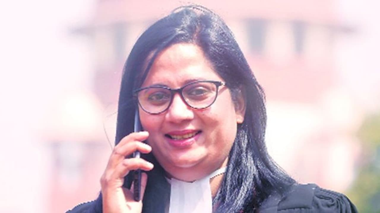 নির্ভয়ার আইনজীবীই লড়বেন হাথরসের লড়াই, তাঁকেও কাঁটা দিয়ে স্বাগত জানালো যোগীর পুলিশ নির্ভয়ার আইনজীবীই লড়বেন হাথরসের লড়াই, তাঁকেও কাঁটা দিয়ে স্বাগত জানালো যোগীর পুলিশ