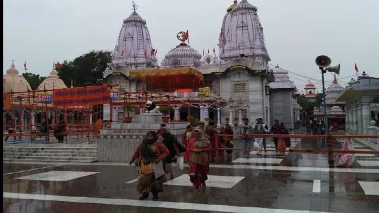 कोरोना का खौफः अब गोरखनाथ और मां पाटेश्वरी मंदिर बंद, यहां नहीं कर सकेंगे स्नान कोरोना का खौफः अब गोरखनाथ और मां पाटेश्वरी मंदिर बंद, यहां नहीं कर सकेंगे स्नान