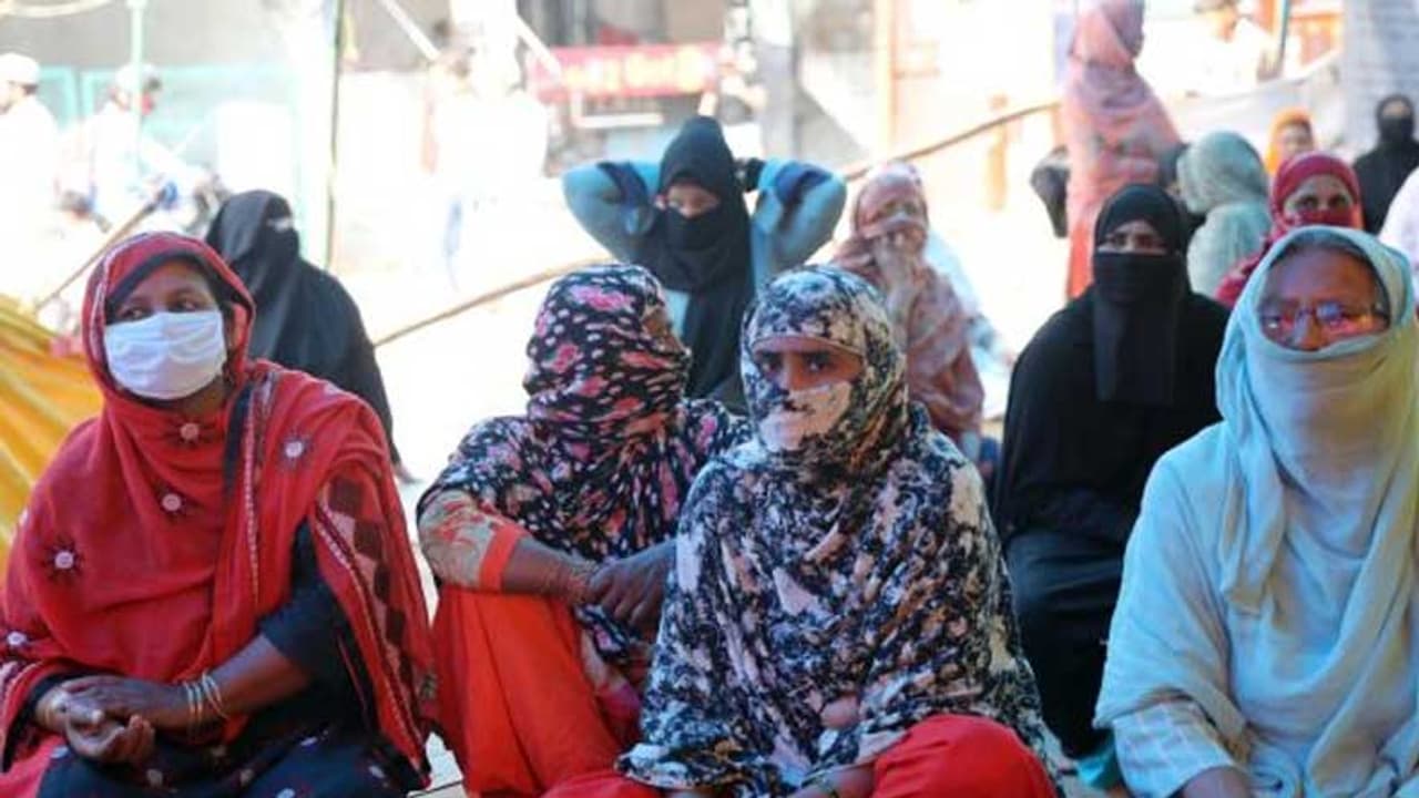 உயிரை விட உரிமையே முக்கியம்..! ஊரடங்கு நாளிலும் தொடரப்போகும் ஷாகின்பாக் போராட்டம்..! உயிரை விட உரிமையே முக்கியம்..! ஊரடங்கு நாளிலும் தொடரப்போகும் ஷாகின்பாக் போராட்டம்..!