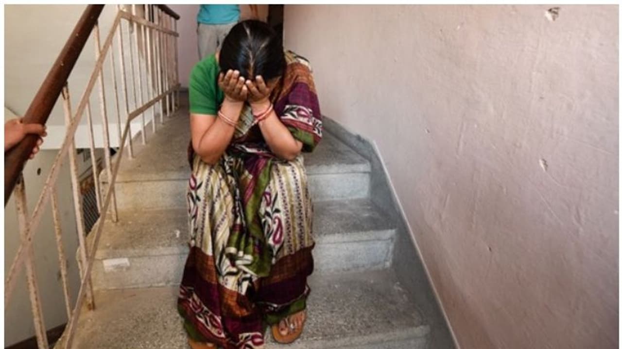 നിർഭയയുടെ ഓർമയ്ക്ക് ഇനി ഈ ഷോകേസിലെ ട്രോഫികൾ, നീല കോഫീ മഗ്... നിർഭയയുടെ ഓർമയ്ക്ക് ഇനി ഈ ഷോകേസിലെ ട്രോഫികൾ, നീല കോഫീ മഗ്...