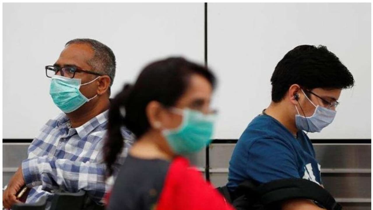 കയ്യില് 'ഹോം ക്വാറന്റൈന്' എന്ന് മുദ്ര; ദമ്പതികളെ ട്രെയിനില് നിന്ന് ഇറക്കിവിട്ടു കയ്യില് 'ഹോം ക്വാറന്റൈന്' എന്ന് മുദ്ര; ദമ്പതികളെ ട്രെയിനില് നിന്ന് ഇറക്കിവിട്ടു