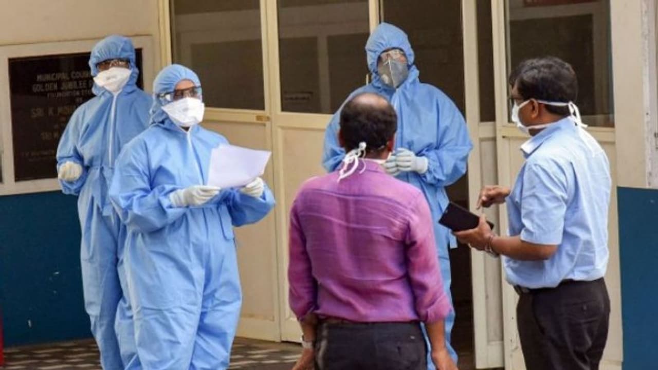 കണ്ണൂരിലെ കൊവിഡ് ബാധിതൻ ദുബൈയിൽ നിന്നെത്തിയത് 18 ന് രാവിലെ എട്ട് മണിക്ക് കണ്ണൂരിലെ കൊവിഡ് ബാധിതൻ ദുബൈയിൽ നിന്നെത്തിയത് 18 ന് രാവിലെ എട്ട് മണിക്ക്